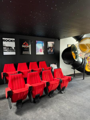 Maison avec Cinéma ROOM, Spa jacuzzi et Garage